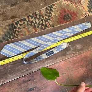 Burberry tie in good shape. I ordered it for a special occasion, you next?